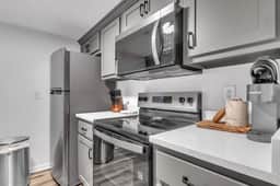 Angel’s Crossing, Walk to Campus, Pet Friendly!