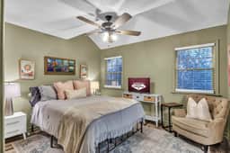 Angel’s Crossing, Walk to Campus, Pet Friendly!