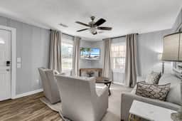 Mins from Campus | Cozy | King Bed