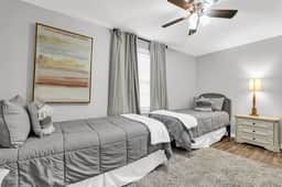 Mins from Campus | Cozy | King Bed