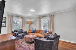 Canary Cottage, 3BR Near MSU, Patio and yard!