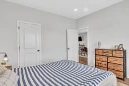 Green Light Cottage, 2BR, patio w/ grill
