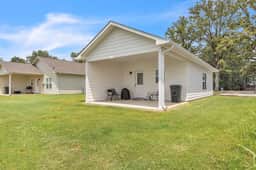 Green Light Cottage, 2BR, patio w/ grill