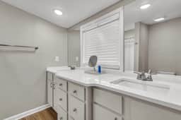 Close to MSU | Luxury | Smart TVs