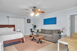 Hummingbird Loft - Studio with Queen Bed
