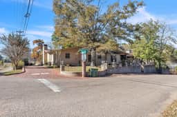 Mr. B’s Home, Pool Table, 1 Mi to Old Waverly