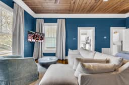 Southern Gent, Cozy King Suite, 1BR Near MSU