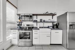 Southern Gent, Cozy King Suite, 1BR Near MSU