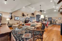 Starr Loft, Walk to Walk Ons, Hidden Gem!