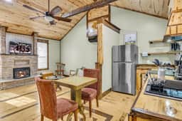 Carpenters Corner, Scenic, Tiny Luxury