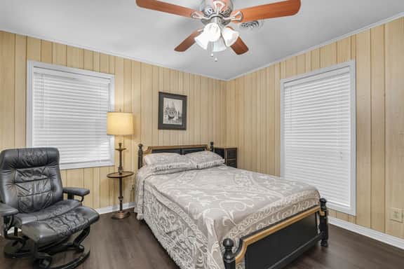 913 Camphouse | Cozy MSU Home w/ screened Patio
