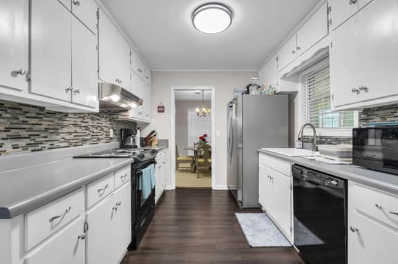 913 Camphouse | Cozy MSU Home w/ screened Patio
