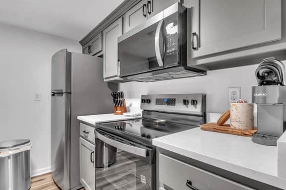 Angel’s Crossing, Walk to Campus, Pet Friendly!