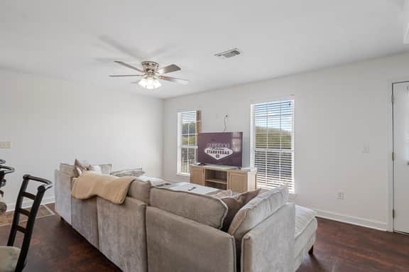 Bulldog Bungalow | 3BR Townhome | Family Getaway