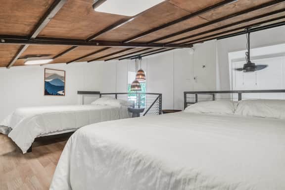 Cedar Cave, Tiny Home Escape, 2 mi to MSU