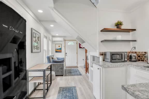 Chapel, Peaceful Tiny Home, 2 mi to MSU