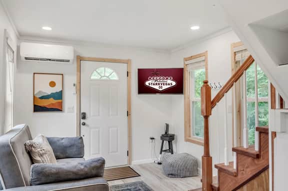 Chapel, Peaceful Tiny Home, 2 mi to MSU