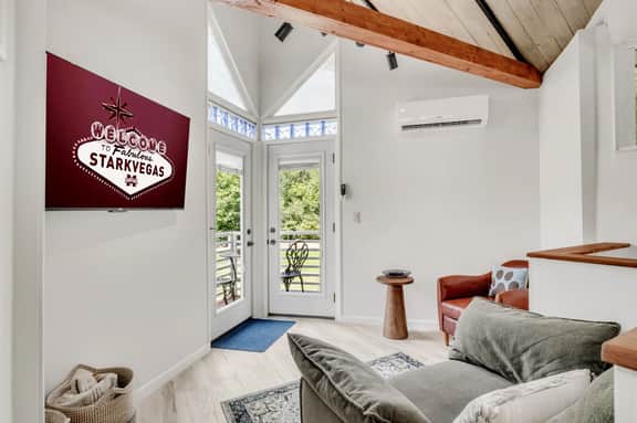 Chapel, Peaceful Tiny Home, 2 mi to MSU