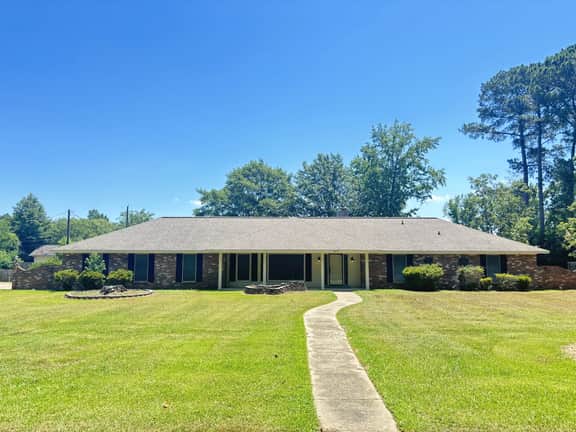 Family Home | Close Shopping | Spacious & Modern