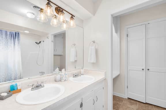 102 Lincoln Dr, Starkville, MS 39759