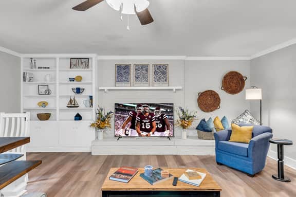 Critz St Retreat, Cozy Starkville, Spacious