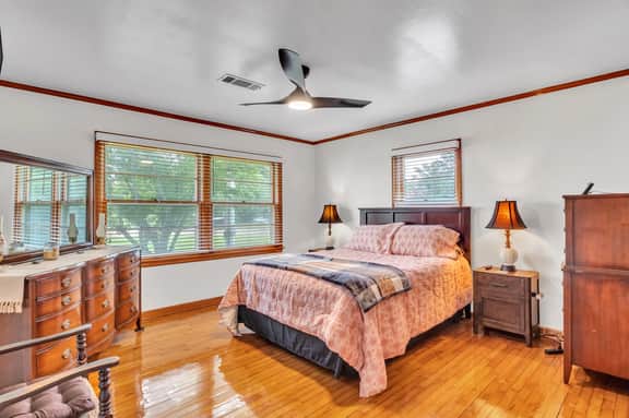 Cushman Ct, 2BR, Walk to dining / shopping