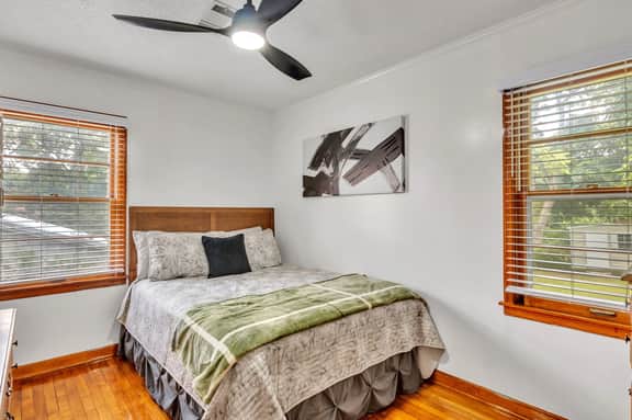 Cushman Ct, 2BR, Walk to dining / shopping
