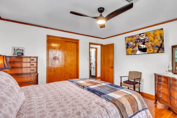 Cushman Ct, 2BR, Walk to dining / shopping