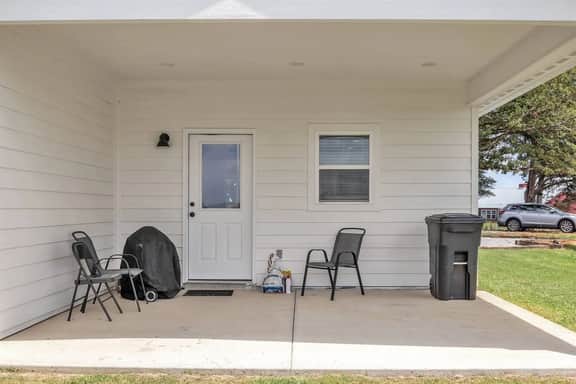 Green Light Cottage, 2BR, patio w/ grill