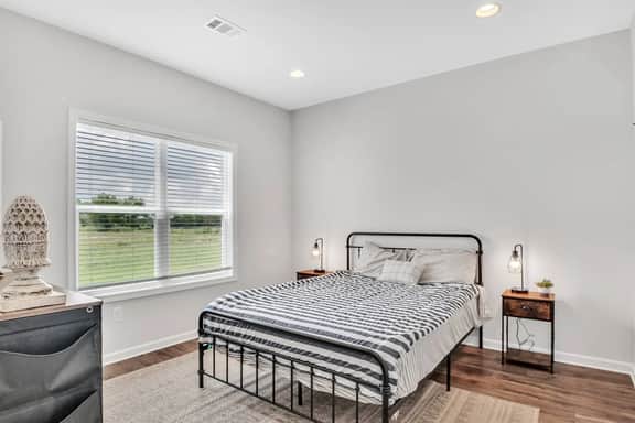 Green Light Cottage, 2BR, patio w/ grill