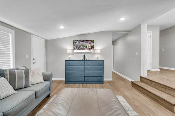 Close to MSU | Luxury | Smart TVs