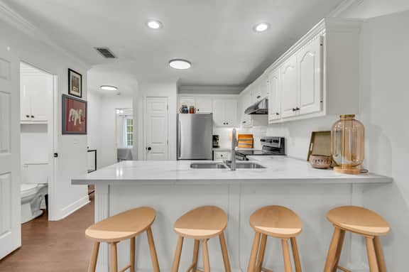 Santa Anita Furlong, Downtown MSU, 2BR