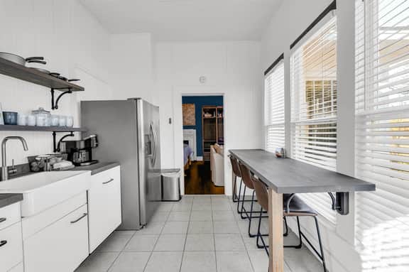 Southern Gent, Cozy King Suite, 1BR Near MSU