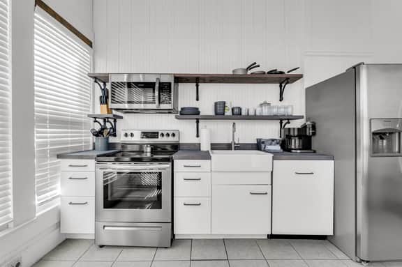 Southern Gent, Cozy King Suite, 1BR Near MSU