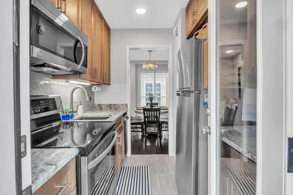 University Luxe, Heart of Cotton District!