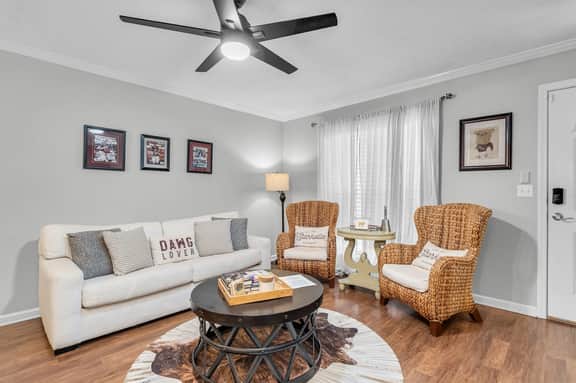 Cowbell Country Condo| Cozy | Great Location
