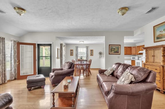 Boyds Place, 2 Miles to MSU, Quiet Luxury