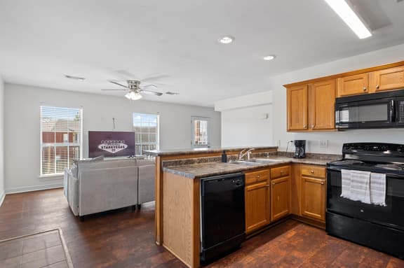 Bulldog Bungalow | 3BR Townhome | Family Getaway