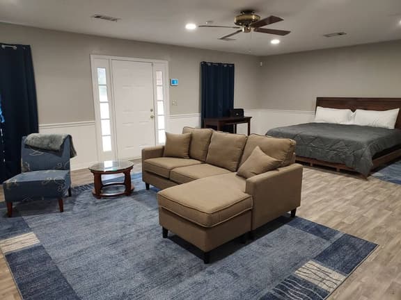 Very Spacious | Guest Home | Central & Peaceful