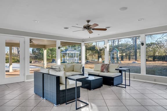 Family Home | Close Shopping | Spacious & Modern