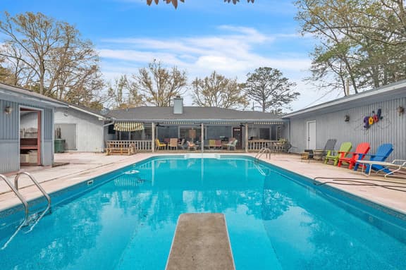Family House, Pool, Nostalgic, BIG home