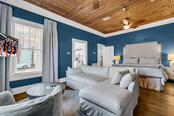Southern Gent, Cozy King Suite, 1BR Near MSU
