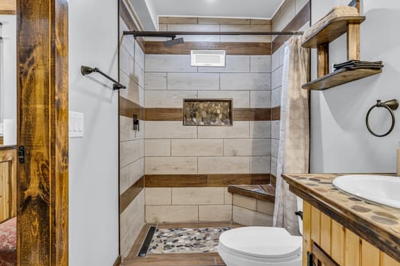 Carpenters Corner, Scenic, Tiny Luxury